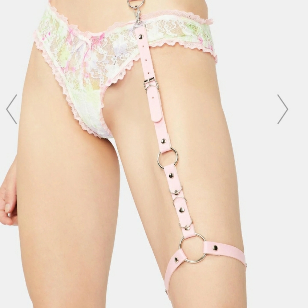 Truly divine leg garter
